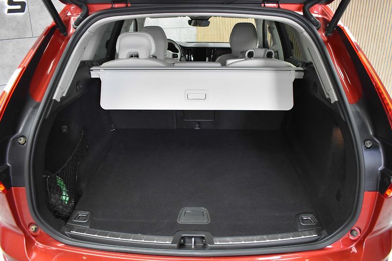 Volvo XC60 B5 184kW DARK PLUS*DPH*ČR 1.M* - fotka 36 z 39