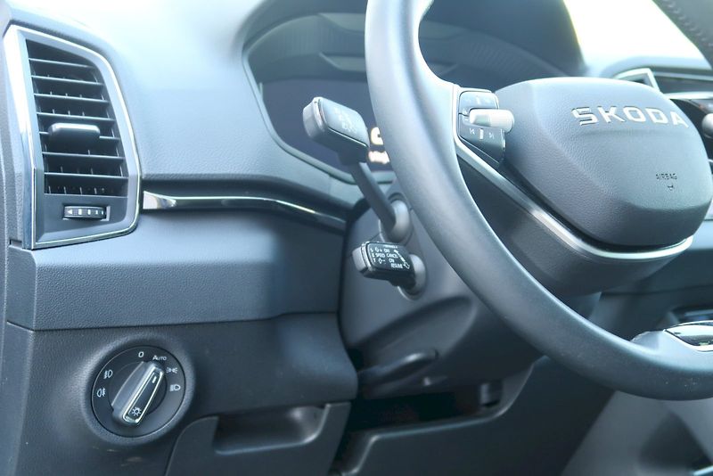 Škoda Karoq (2025) Top Selection 1,5 TSi/110 kW D - fotka 11 z 33
