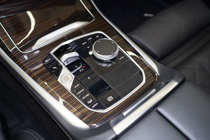 BMW X5 30d xDrive, Masáž, Nezávislé - fotka 37 z 44