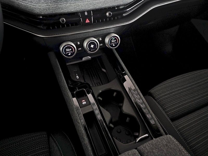 Škoda Superb (2024) 1.5TSI 110kW DSG SELECTION TAŽ - fotka 19 z 30