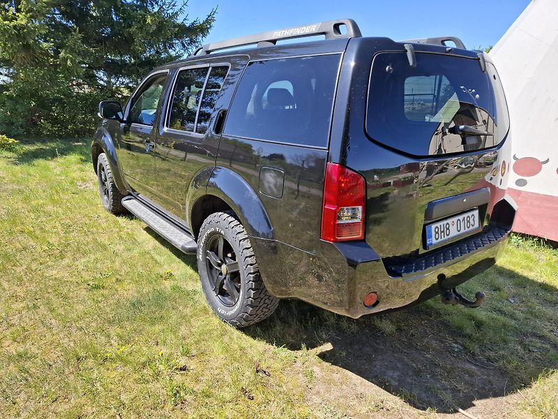 Nissan Pathfinder (2008) - fotka 4 z 21