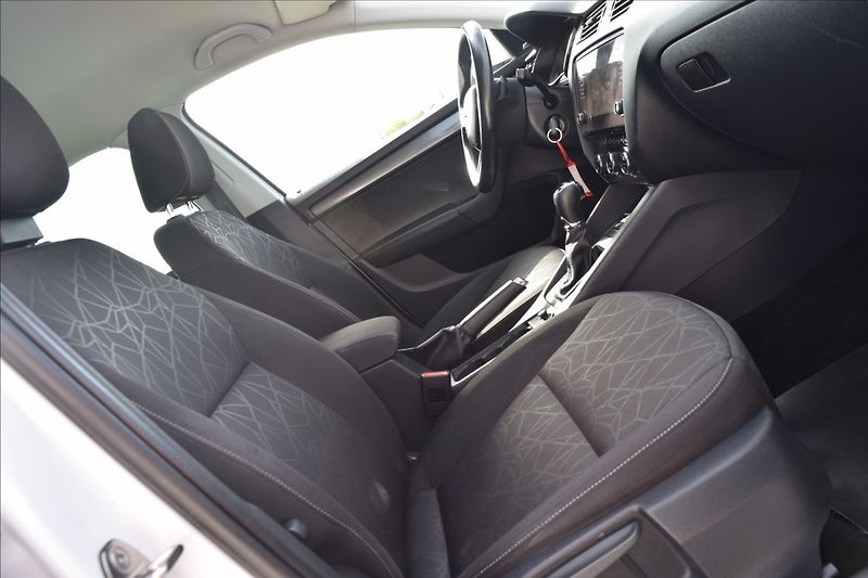 Škoda Octavia 2,0 TDI 110KW DSG NAVIGACE ALU - fotka 44 z 47