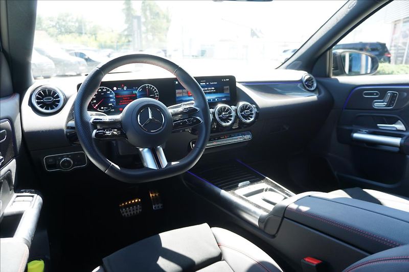Mercedes-Benz GLA 1,3 250e,Premium Plus,AMG,CZ - fotka 11 z 26