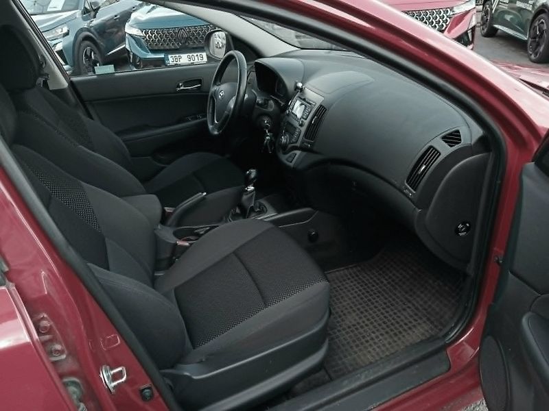 Hyundai i30 (2010) CW 1,4i Comfort LPG nová STK - fotka 11 z 24