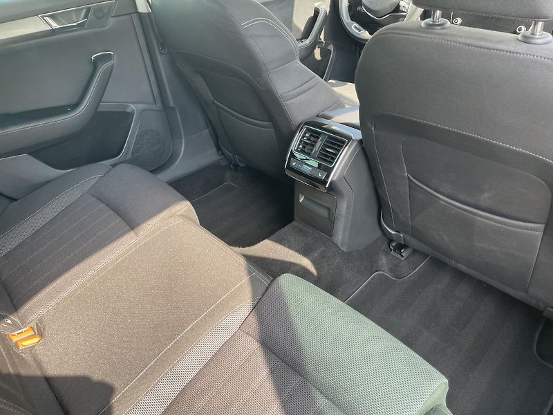 Škoda Superb 2.0 TSi Dsg 4x4 STYLE-DPH-ČR ! - fotka 24 z 54
