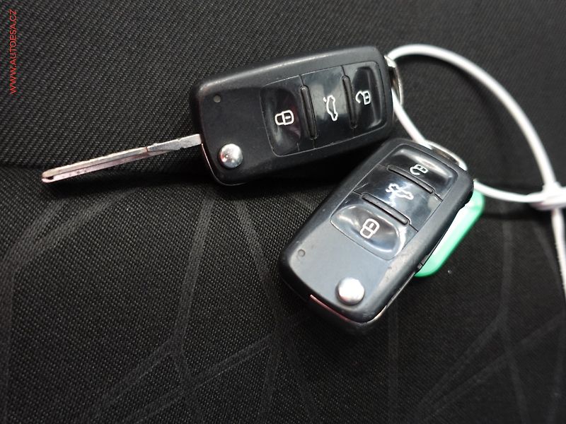 Škoda Octavia (2012) 1.4 TSI, Klima - fotka 22 z 22