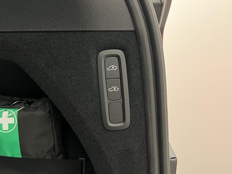 Volvo XC90 (2026) T8 AWD RECHARGE ULTRA BRIGHT - fotka 19 z 51