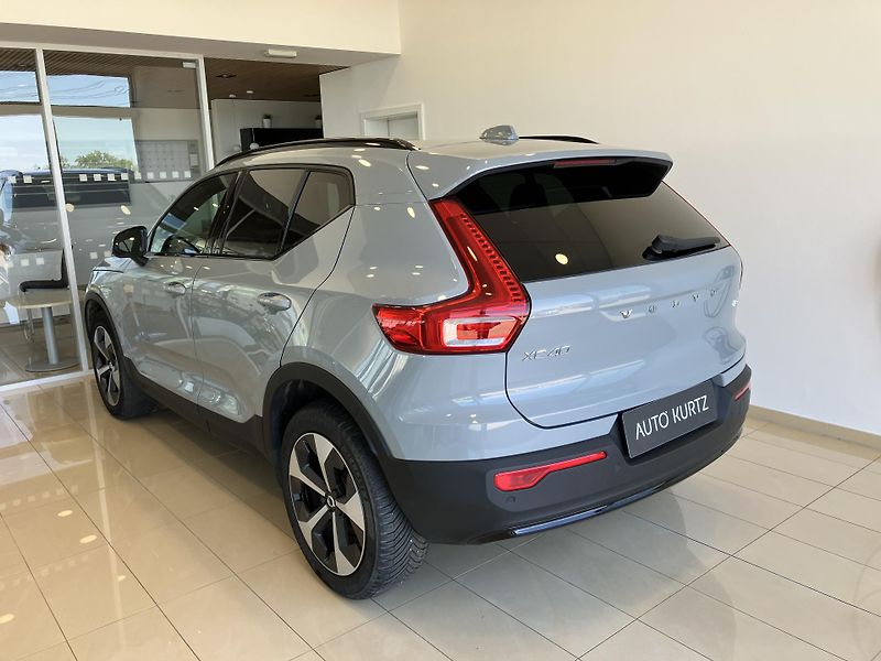 Volvo XC40 B3 FWD Plus Dark AT7  - fotka 6 z 38