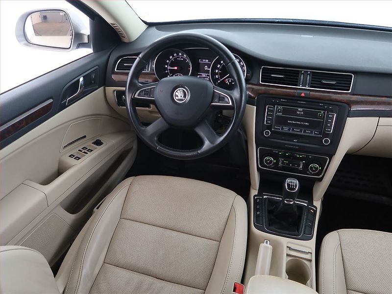 Škoda Superb (2014) Elegance 2.0 TDI, Navi, Xenony - fotka 7 z 20