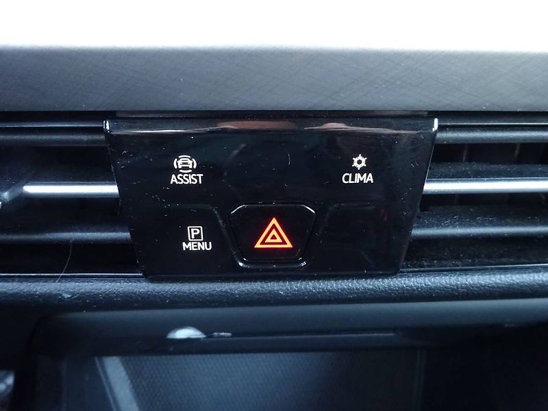 Volkswagen Golf (2022) 2,0TDi /110 kW DSG Life - fotka 20 z 27