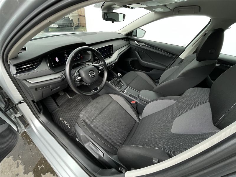 Škoda Octavia 2,0 TDI Combi Ambition Plus - fotka 5 z 23