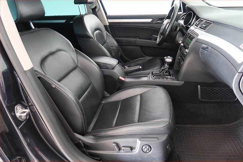 Škoda Superb (2012) Elegance 2.0 TDI, 4X4 - fotka 9 z 21