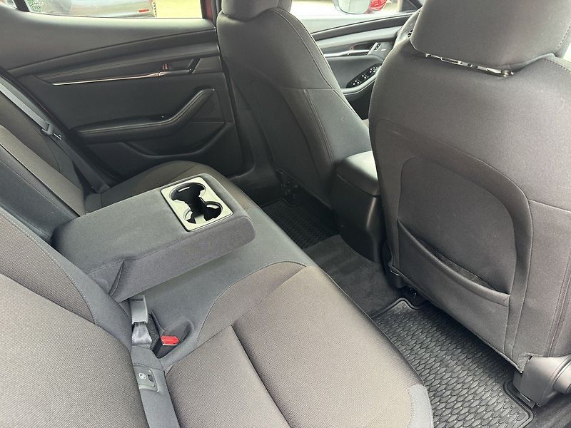 Mazda 3 (2019) 2.0i G-122 Ad.LED Bose Kamera - fotka 22 z 49