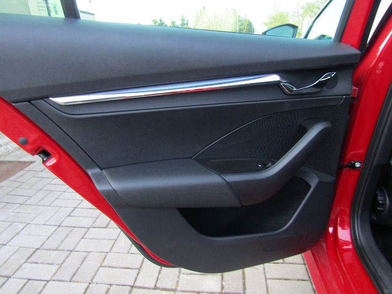 Škoda Octavia (2022) 2.0 TDI 110kW DSG SPORT Line - fotka 21 z 43