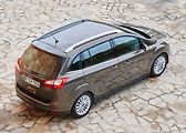 Ford C-Max a Grand C-Max (-20 000 až 143 000 Kč). Cena od 379 900 Kč