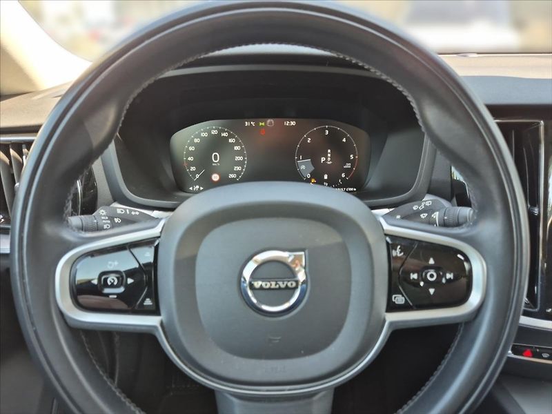 Volvo V60 2,0 D4 AWD Cross Country - fotka 8 z 19
