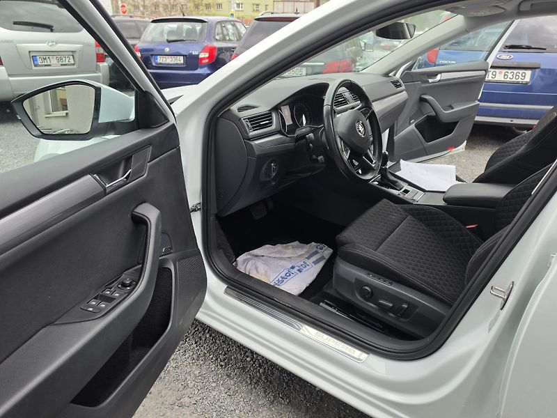 Škoda Superb 2.0 TDI DSG Led Kei TZ Canton  - fotka 11 z 24