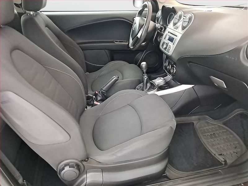 Alfa Romeo MiTo (2011) 1.4 MultiAir - fotka 9 z 17