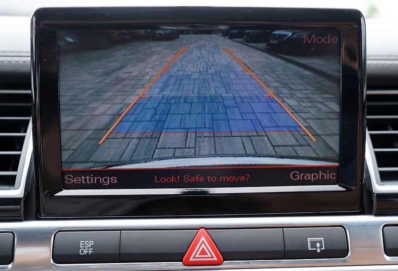 Audi A8 4.2 TDI Long,4x4 Exclusive - fotka 47 z 50