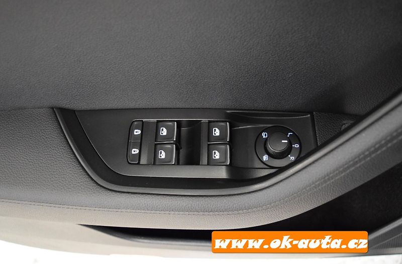 Škoda Superb 1.4 TSI iV LAURIN & KLEMENT  - fotka 49 z 77
