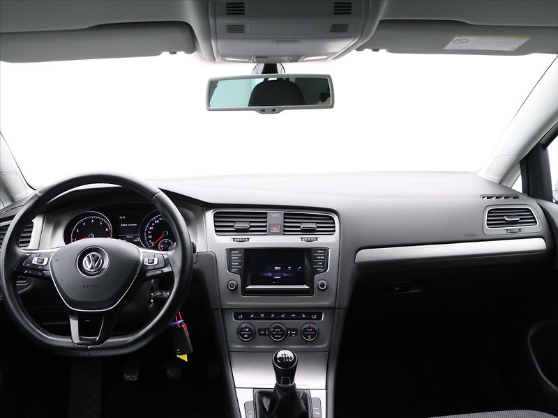 Volkswagen Golf 1,2 TSI 77kw ORIG.ALU Perleť - fotka 20 z 27