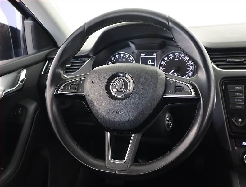 Škoda Octavia (2015) 1.6 TDI, Tempomat - fotka 14 z 19