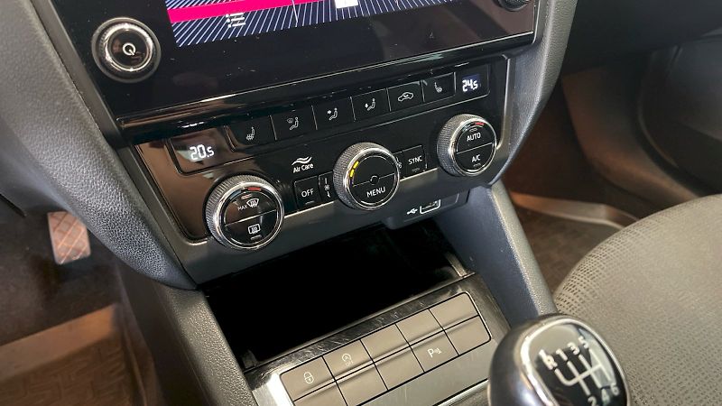 Škoda Octavia (2020) kombi STYLE Extra 1.5 TSI 110k - fotka 24 z 28
