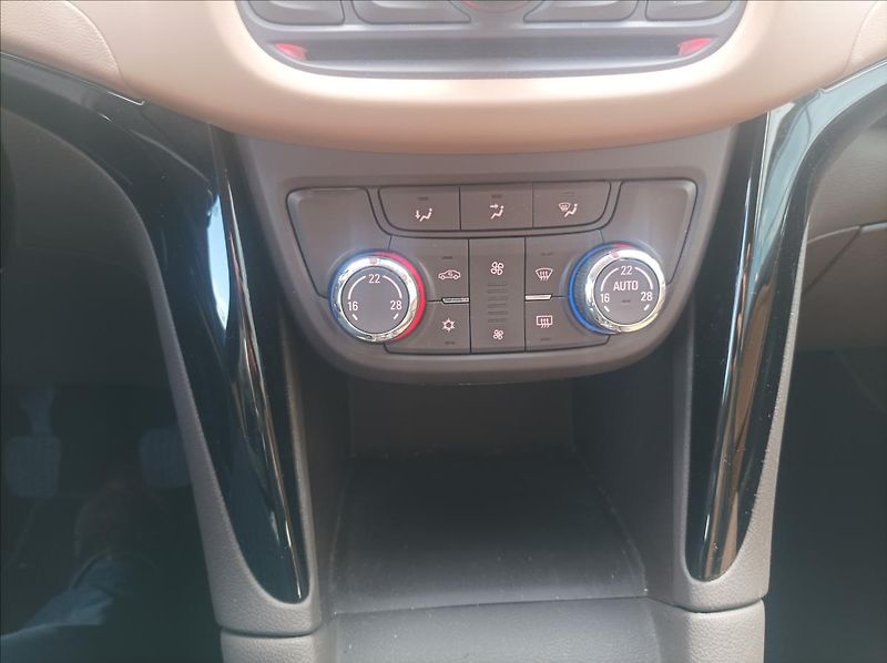 Opel Zafira 1,4 Turbo Cosmo - fotka 17 z 19