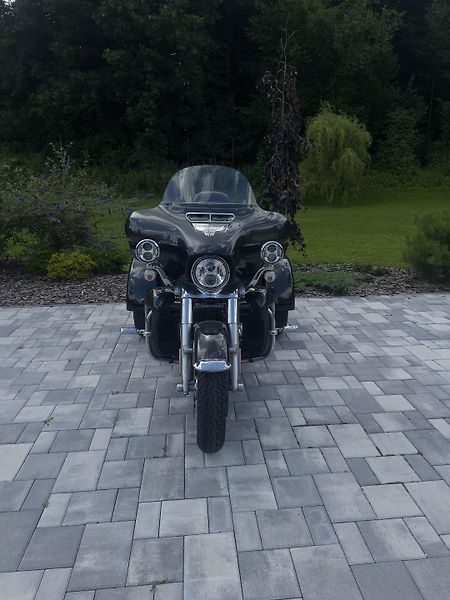 Harley-Davidson FLHTCUTG Tri Glide Ultra Classic (2019) Harley-Davidson Tri GlideUltra - fotka 2 z 6
