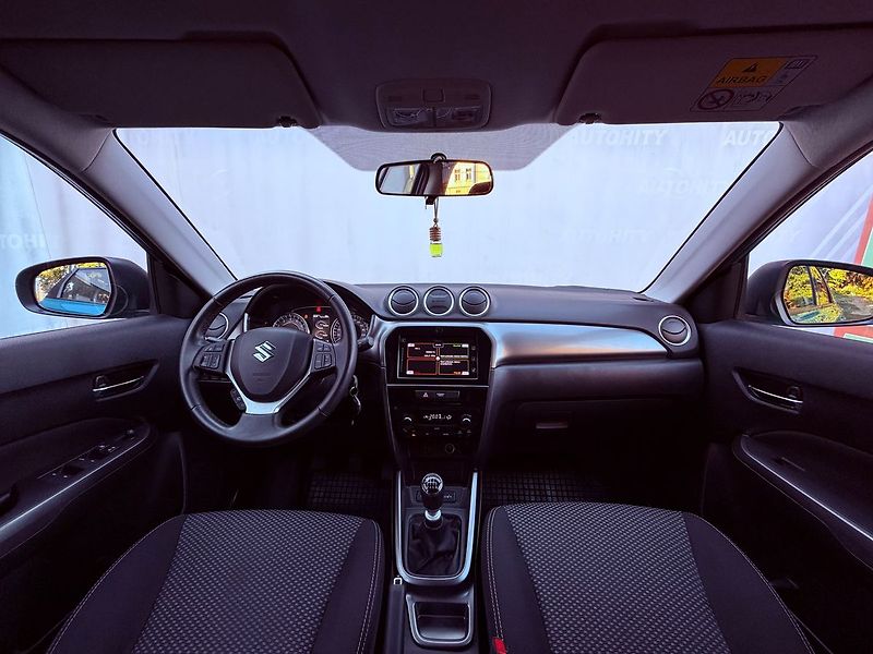 Suzuki Vitara 1.4 BoosterJet Elegance, ČR - fotka 17 z 26