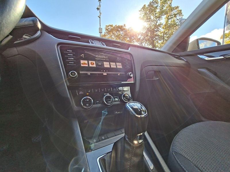 Škoda Octavia COMBI 2,0 TDI 150k M6 - fotka 19 z 25
