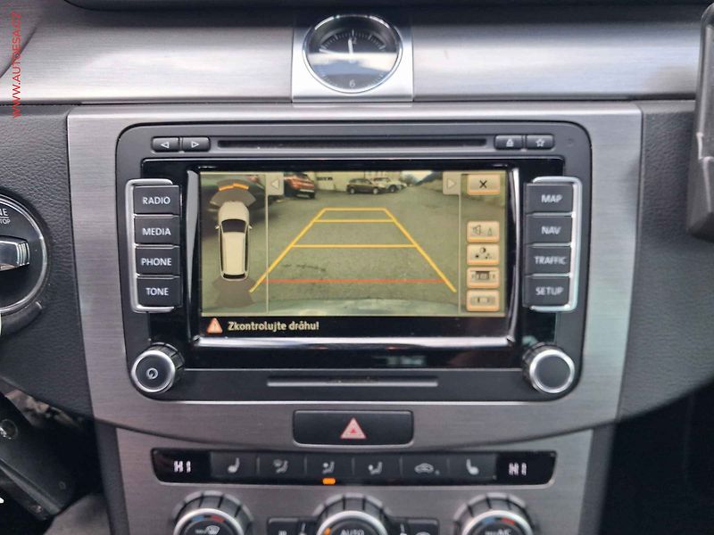Volkswagen Passat (2014) 2.0TDi, DSG, bixen, navi - fotka 18 z 18