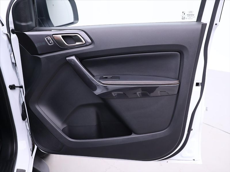 Ford Ranger 2,0 TDCI 156kW Wildtrak CZ DPH - fotka 13 z 38