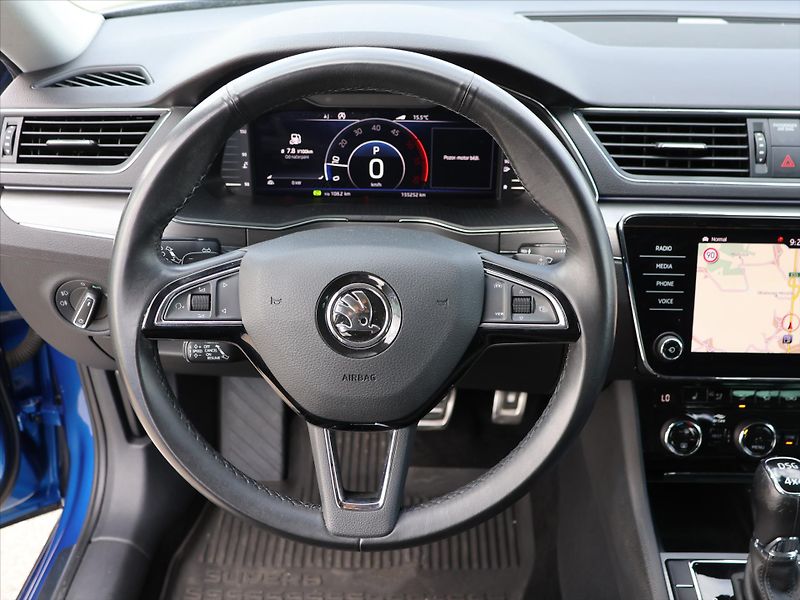 Škoda Superb 2,0 TDI DSG 4x4 CZ Scout DPH - fotka 18 z 35