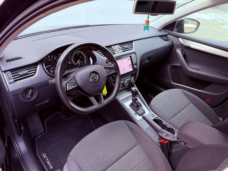 Škoda Octavia 2.0 TDi DSG Style, Navi - fotka 14 z 25
