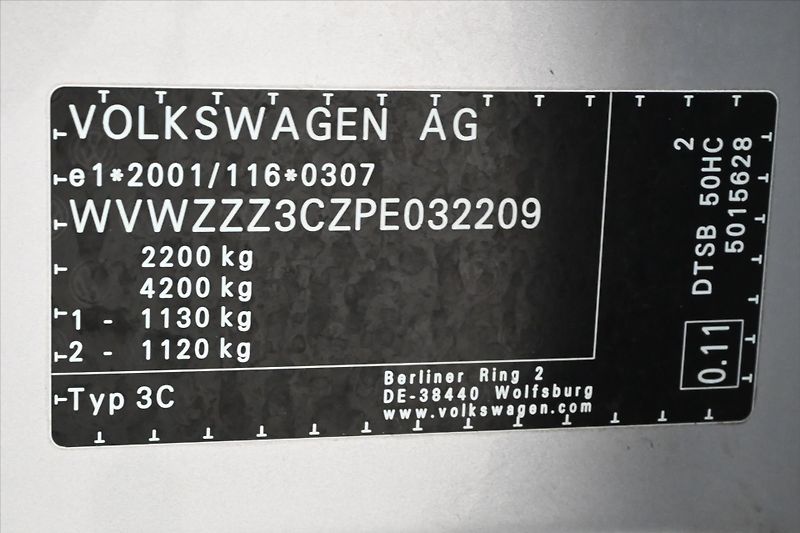 Volkswagen Passat 2,0 TDI 110kW DSG Business Zár - fotka 12 z 31
