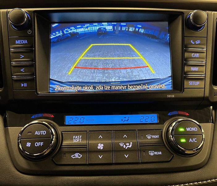 Toyota RAV4 SELECTION 4x4 e-CVT - fotka 7 z 19