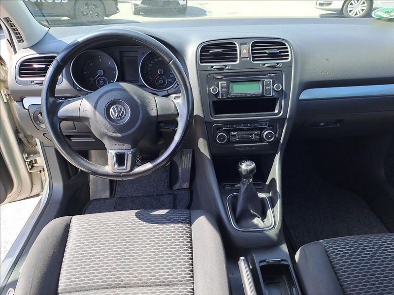 Volkswagen Golf 1,6 TDI DIGIKLIMA - fotka 9 z 14