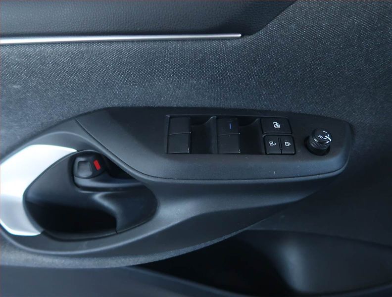 Toyota Yaris (2022) 1.5 VVT-i, ČR,1.maj, Tempomat - fotka 15 z 17