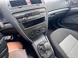 Škoda Octavia (2007) 1,6i MPI 75 KW KOLA SK STK - náhled 27