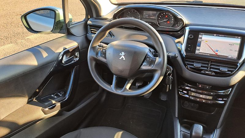 Peugeot 208 1.2 PureTech NAVI - fotka 15 z 27