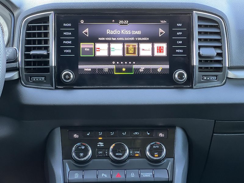 Škoda Karoq Style 1.5TSi NAVI KAMERA ALU - fotka 20 z 44