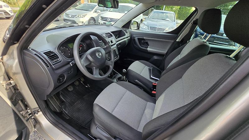 Škoda Roomster 1.4 16V ACTIVE +EDITION 1.MAJ. - fotka 22 z 35