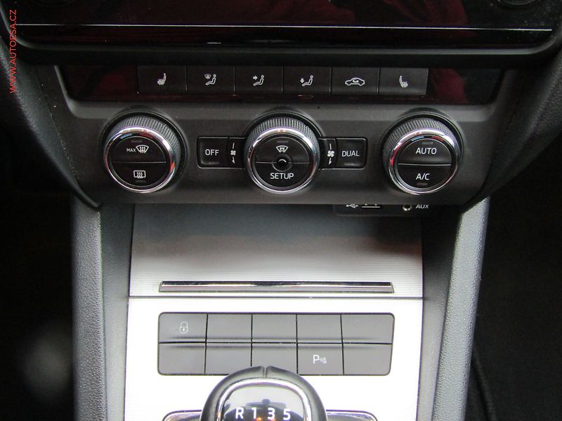 Škoda Octavia (2015) 1.6TDi, ČR, Style, TZ, navi - fotka 16 z 19