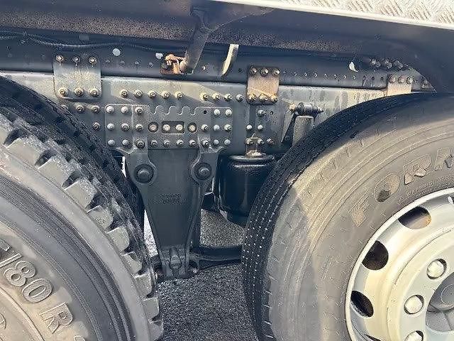 Volvo FM 430 6x2 nosič kontejner ruka - fotka 23 z 30