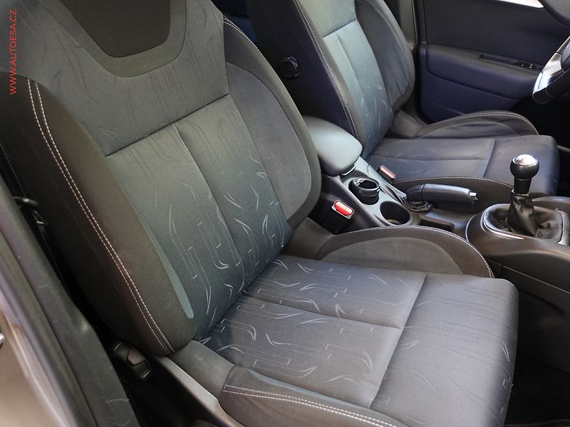 Citroën C4 (2012) 1.6 VTi, 2.maj,ČR, servis - fotka 11 z 19