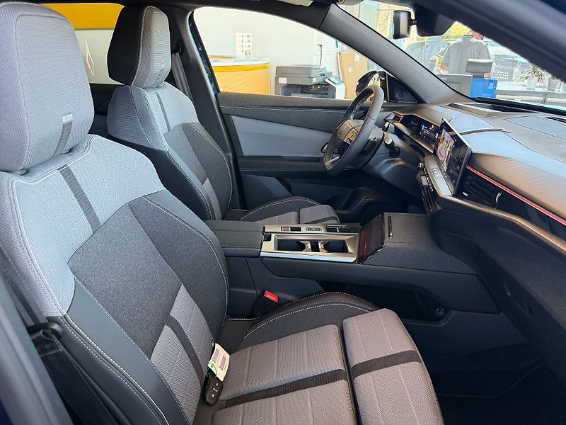 Opel Grandland (2026) Ultimate Hybrid 1,2T 145k AT - fotka 27 z 29