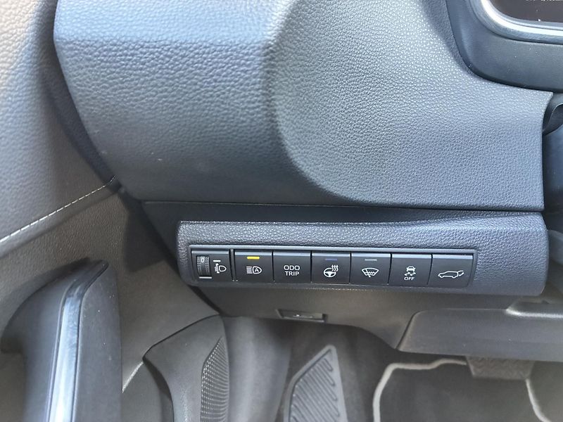 Toyota Corolla 1.8 HSD 140k e-CVT Style Tažné - fotka 14 z 23