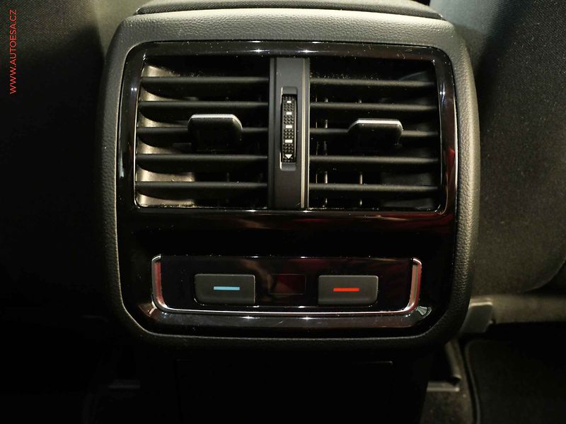 Volkswagen Passat (2019) 2.0TDi, navi, masáž - fotka 23 z 23