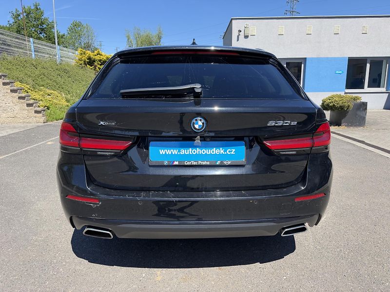 BMW Řada 5 Kombi 530e xDRIVE eDRIVE HEAD - fotka 5 z 20